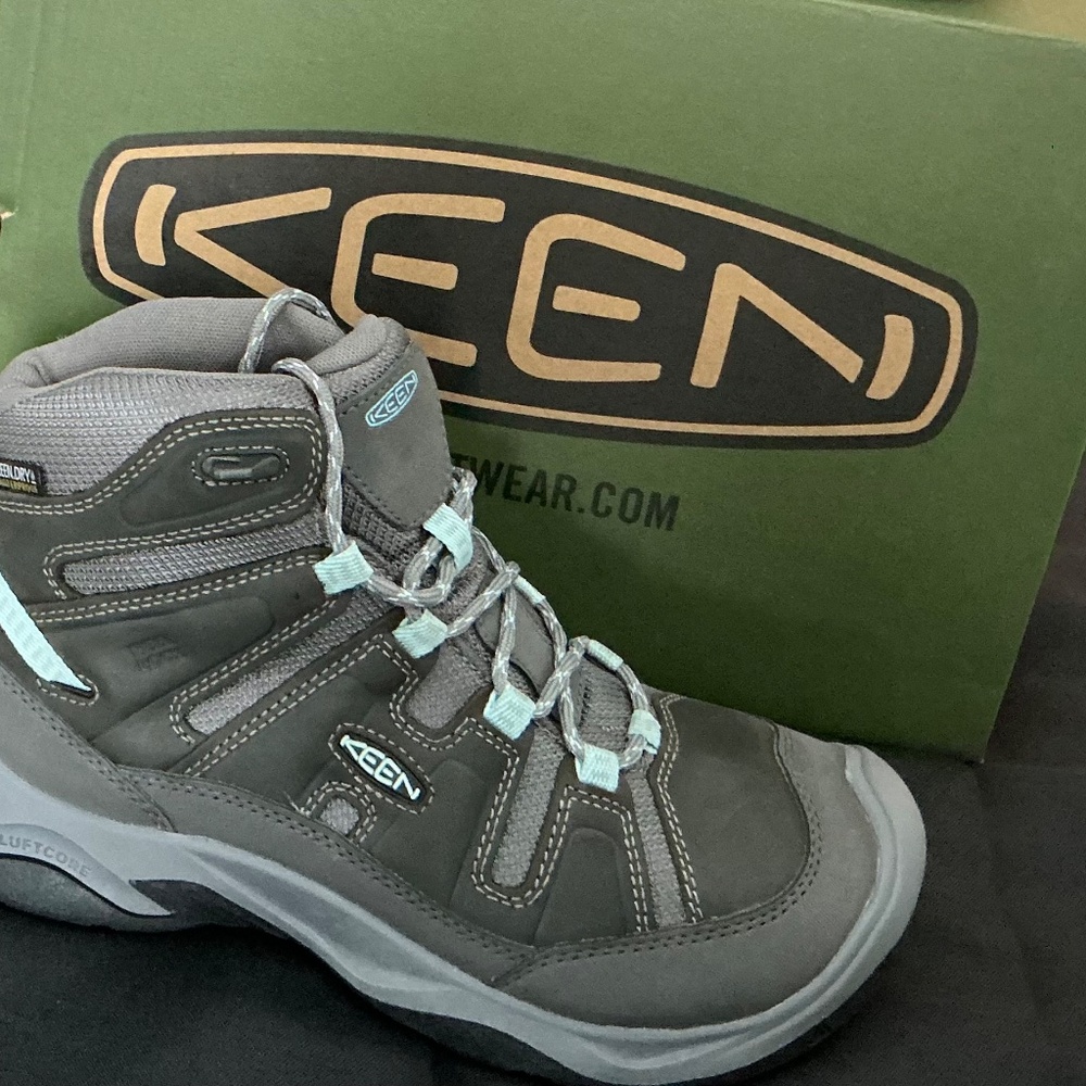 Brand New Keen Boots-Size 8W - Picture 2 of 3
